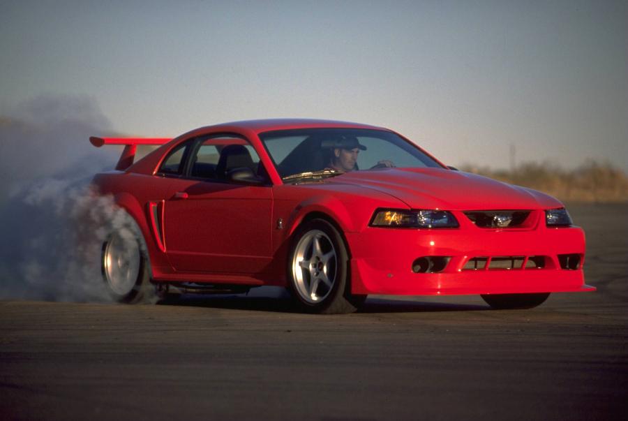  Ford Mustang SVT Cobra R 2000 года  (фото 3 из 128)